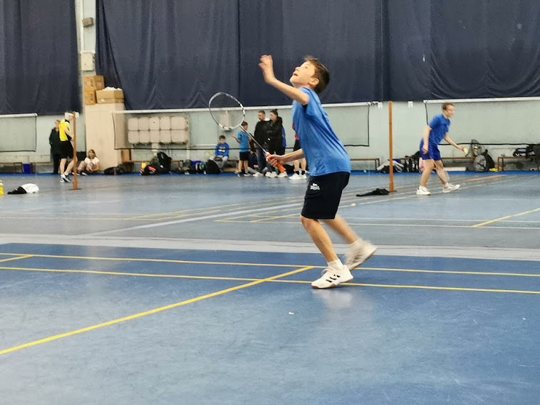 Badminton je poseban po tome što treba puno trčati, iako teren nije baš velik.